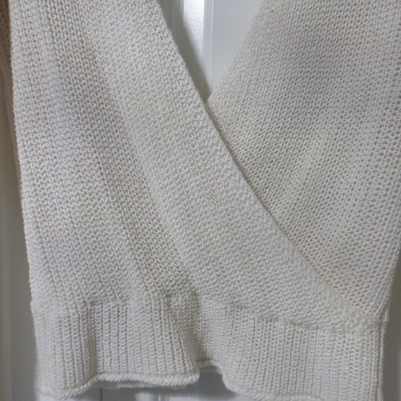 FOREVER 21 cream white long sleeve deep v-neck sweater - Picture 8 of 9